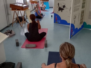 La Maestra Eugenia e le sue allieve con l'ultima lezione di Yoga ... in mostra!