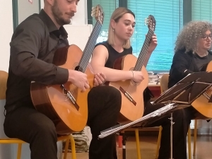 Gorizia Guitar orchestra in concerto a scuola!